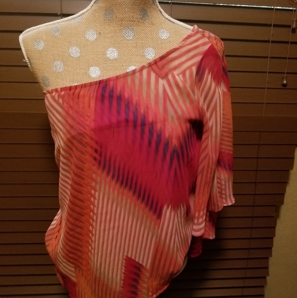 CUTE FLOWY TOP, MUST SEE!!!